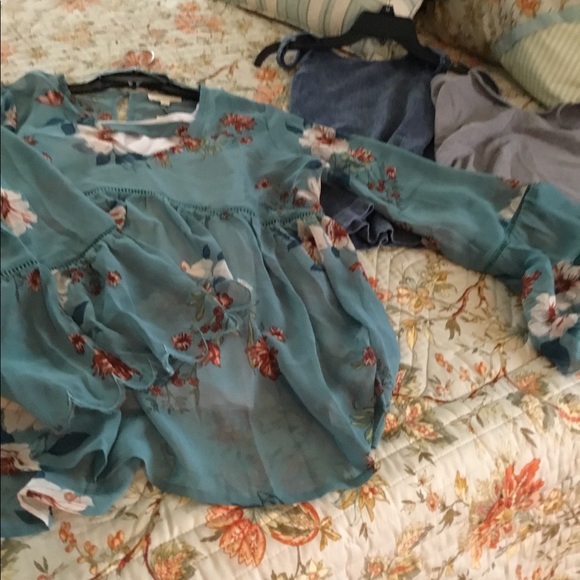 🍃🌷 🌸🍃Chiffon Scalloped Top - Picture 7 of 8